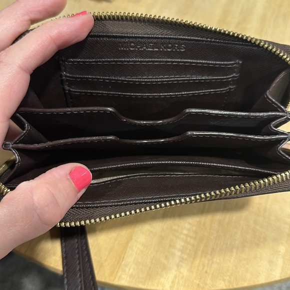 ⭐️SOLD⭐️ Michael Kors Brown and Gold Wallet with Removable Wrist Strap - Picture 7 of 13
